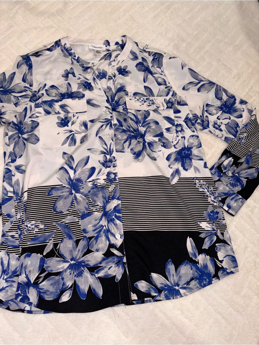 🌸 Calvin Klein Blue & White Floral Button-Up Blouse